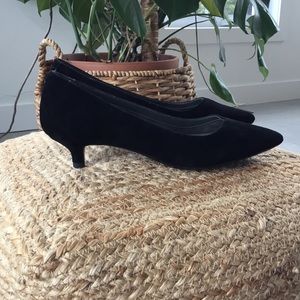 Aérosoles heel rest black suede pumps